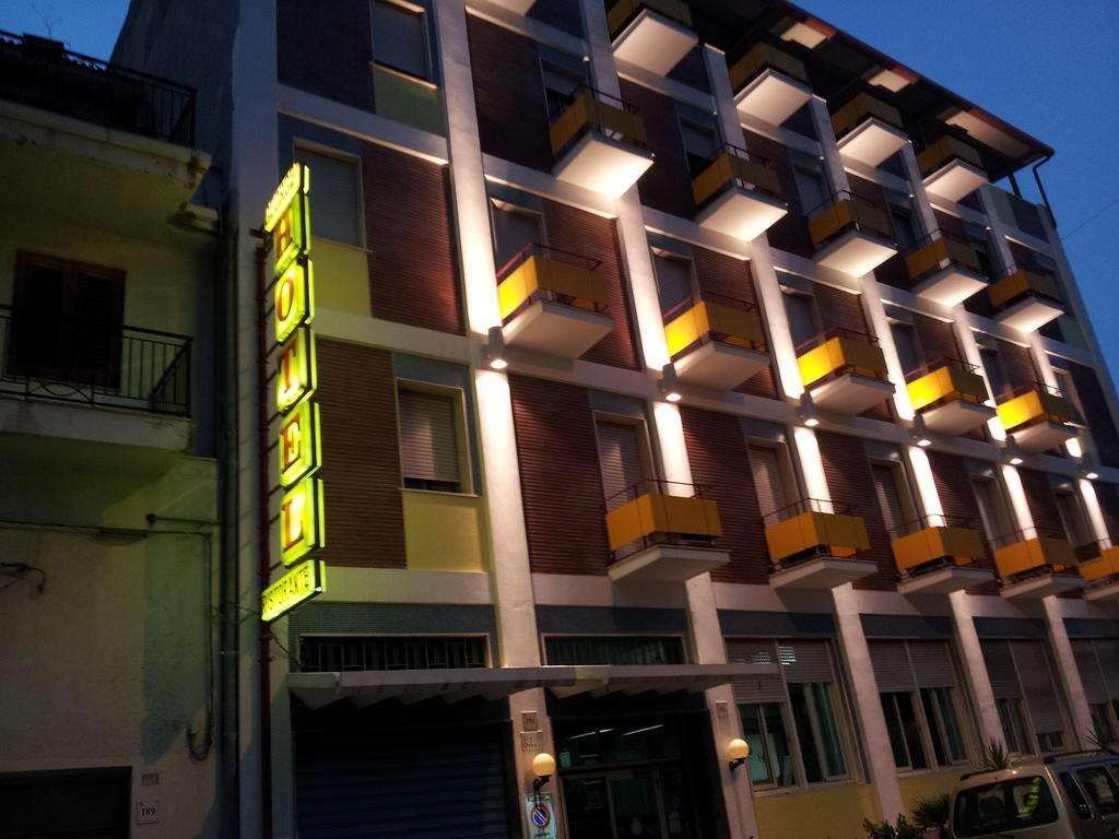 George Hotel Barcellona Pozzo di Gotto Exterior foto