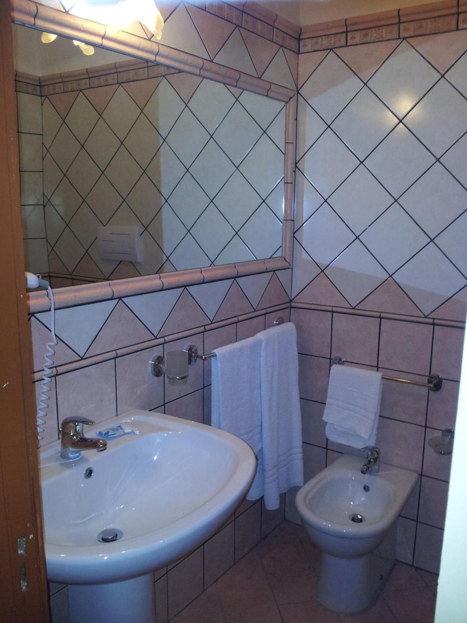 George Hotel Barcellona Pozzo di Gotto Zimmer foto
